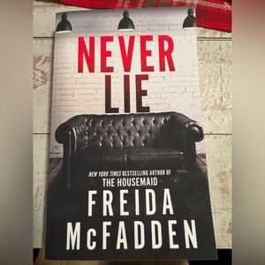 Freida McFadden
Never Lie